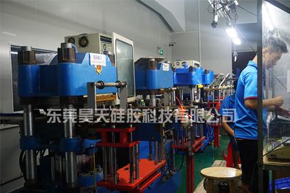 第二次合作，為客戶開發硅膠證件卡套