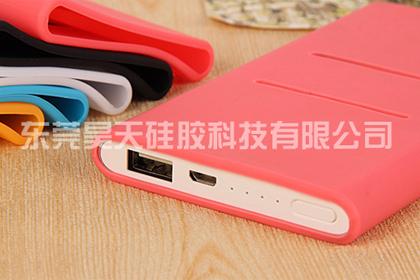 萬眾一心，移動電源硅膠套如期出貨